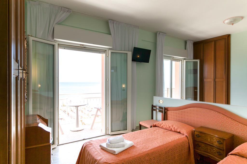 Mayflower Hotel 3*