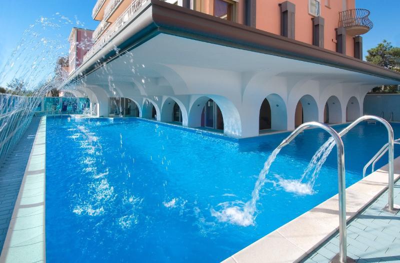Mayflower Hotel 3*